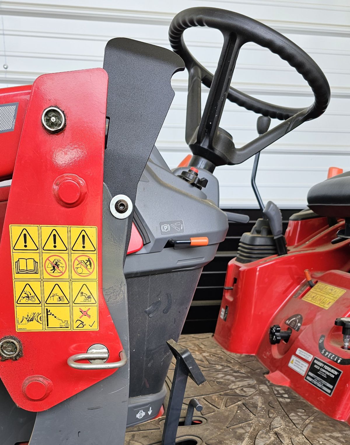 Grab Handle (Left side as sitting on tractor) for FL1805 and DL95, DL100 loaders image 0